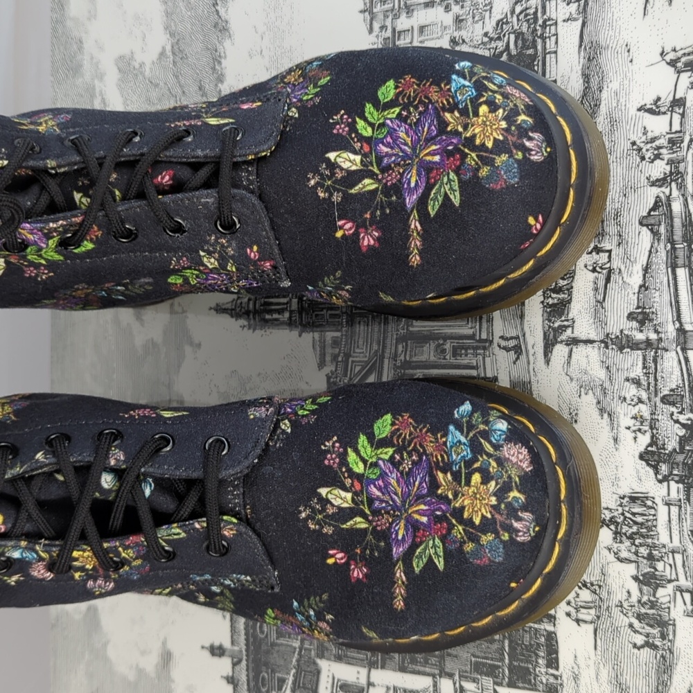RARE Dr. Martens Castel 8-Eye Boots Black Belladonna Floral Canvas l Size 9 - Picture 9 of 11